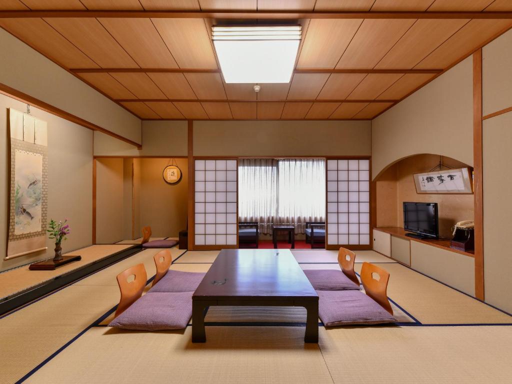 Awara Onsen Minoya Taiheikaku ryokan Fukui Awara 2