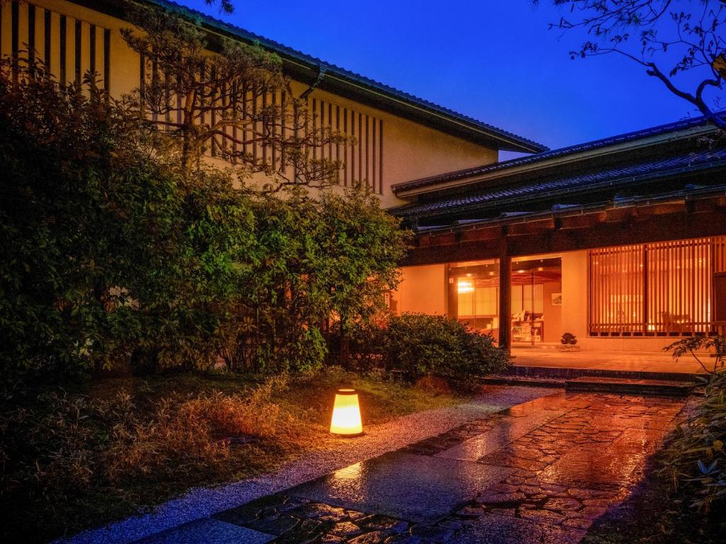 Awara Onsen Minoya Taiheikaku ryokan Fukui Awara