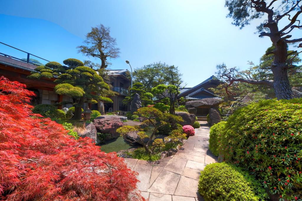 Beautiful Japanese Garden Kagetsu ryokan Yamanashi Fuefuki 3