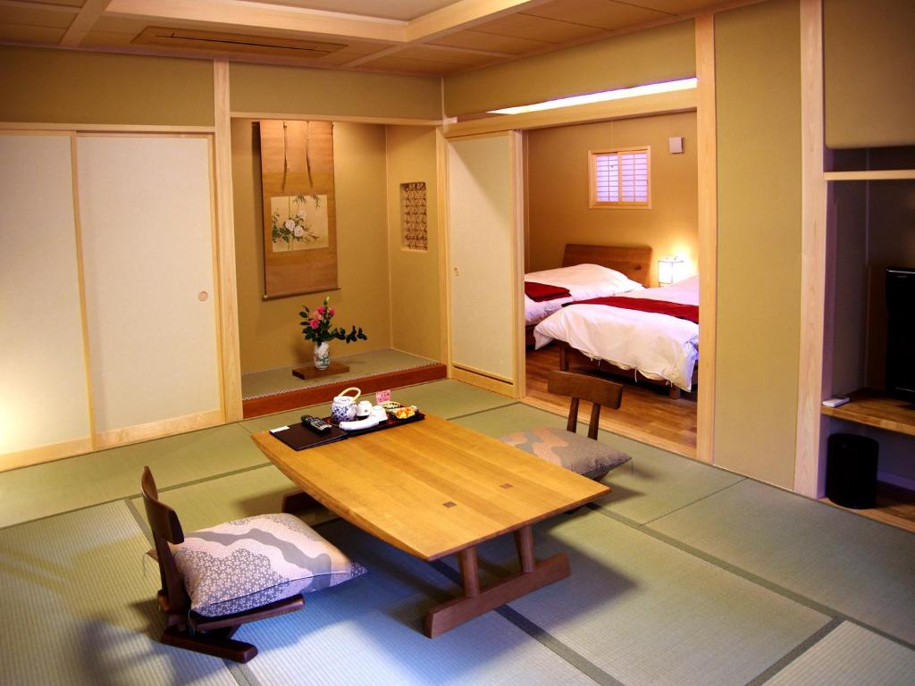 Gero Onsen Yukyunohana ryokan Gifu Gero 1