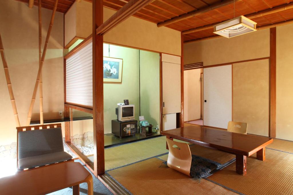 Hatsunoyu ryokan Nagano Yamanouchi 2