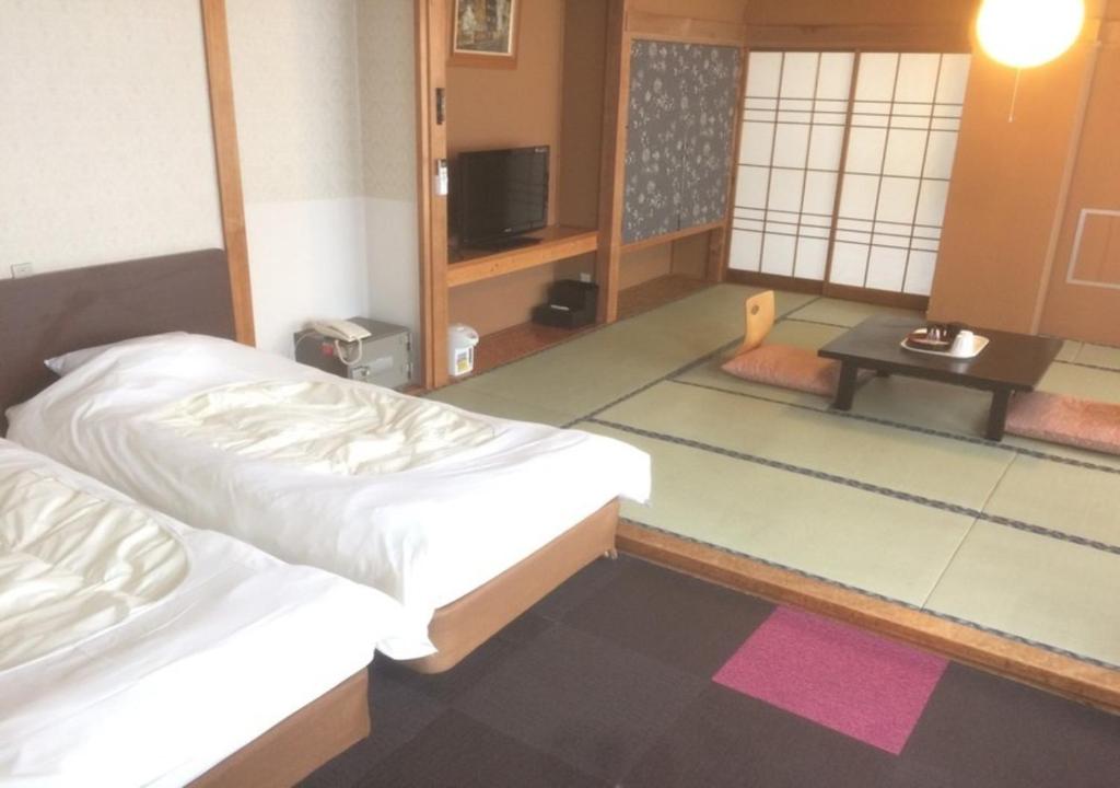 Higashiyama Park Hotel Shinfugetsu ryokan Fukushima Aizuwakamatsu 1