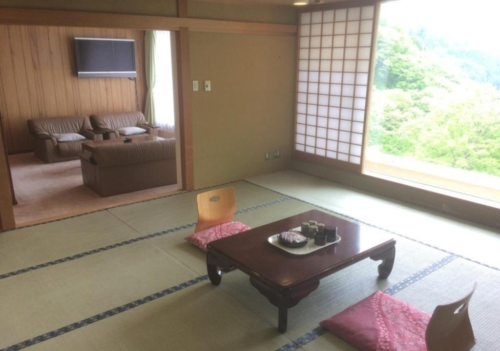 Higashiyama Park Hotel Shinfugetsu ryokan Fukushima Aizuwakamatsu 3