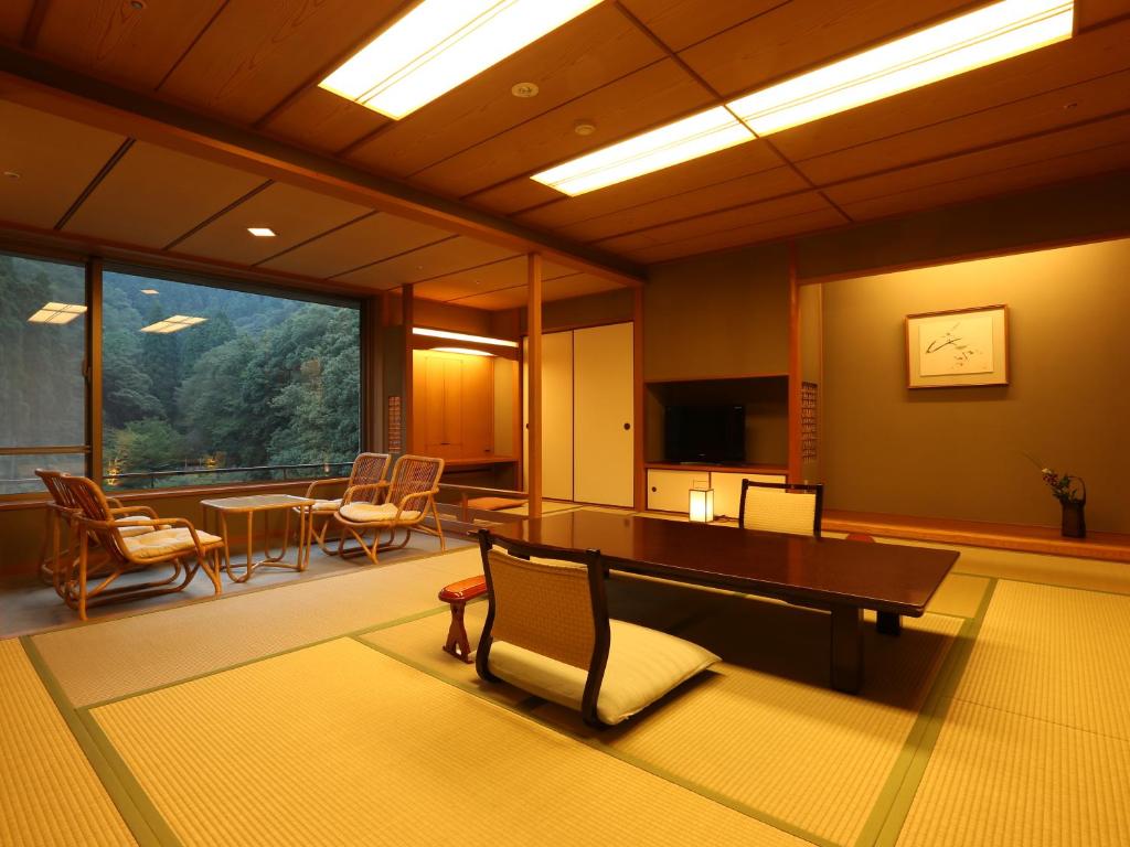 Kinosaki Onsen Nishimuraya Hotel Shogetsutei ryokan Hyogo Toyooka 2