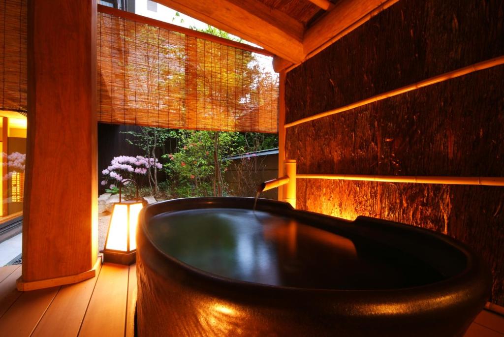 Kinosaki Onsen Nishimuraya Hotel Shogetsutei ryokan Hyogo Toyooka 4