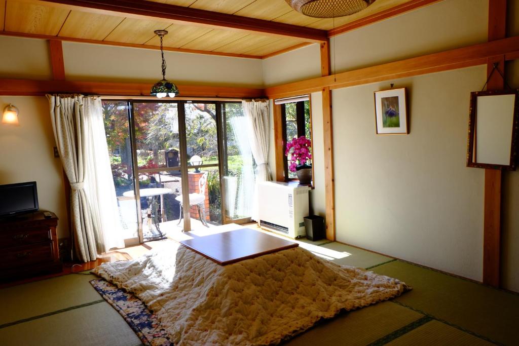 Lake Oshino ryokan Yamanashi Oshino 1