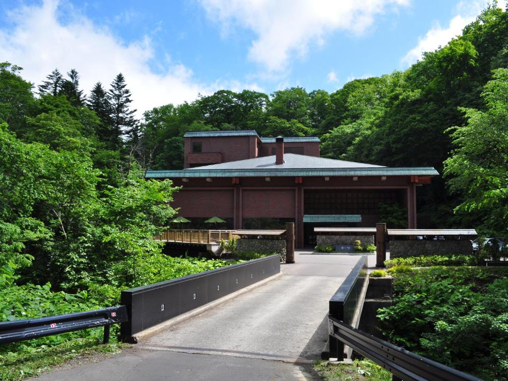 Niseko Konbu Onsen Tsuruga Moku no sho ryokan Hokkaido Niseko 4