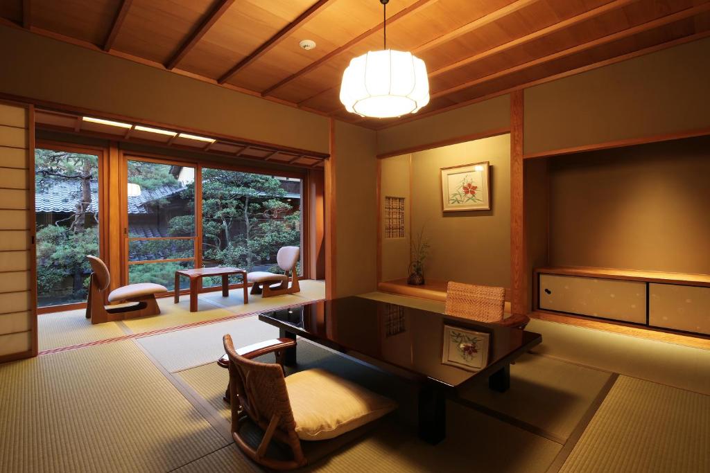 Nishimuraya Honkan ryokan Hyogo Toyooka 2