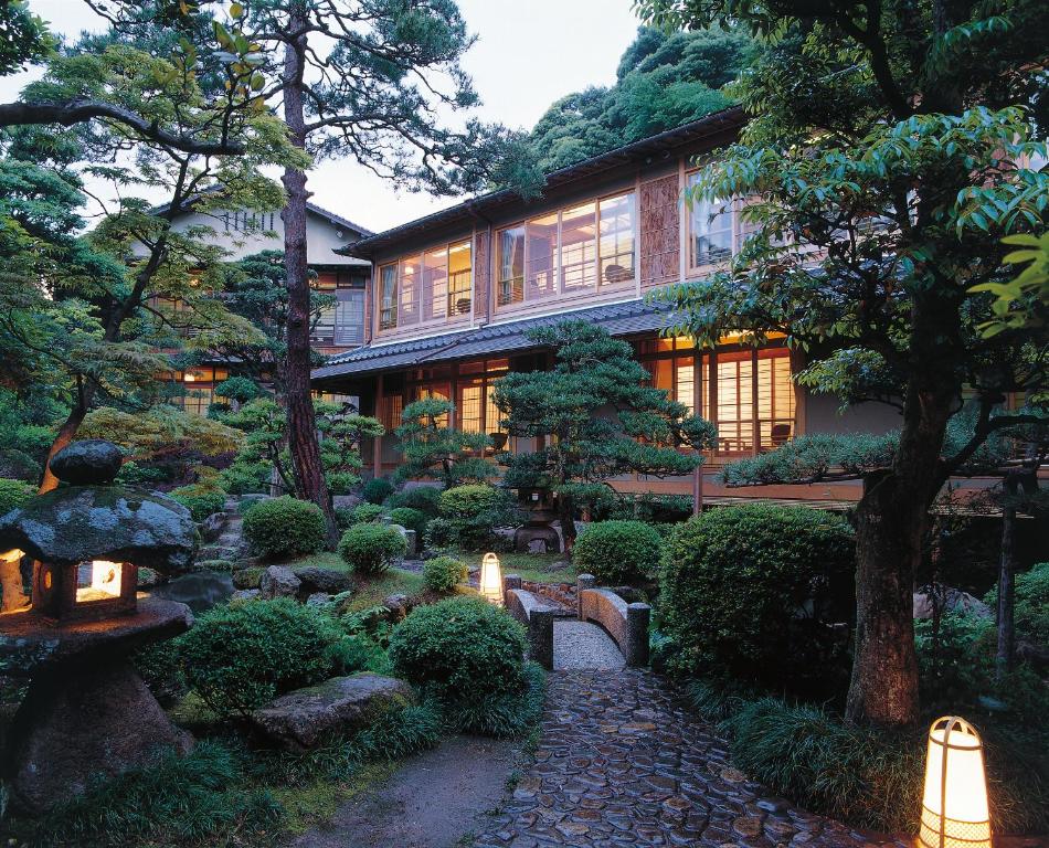 Nishimuraya Honkan ryokan Hyogo Toyooka