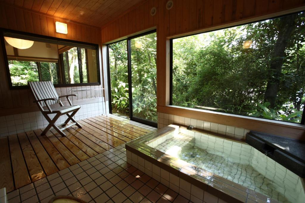 Onsensui Pool Fufu Rotenburo no Hanareyado Yurian ryokan Kagoshima Ibusuki 2