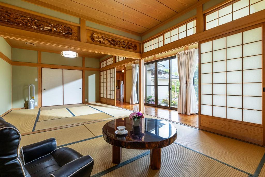 Rakushinkan Villa ryokan Oita Yufu 1