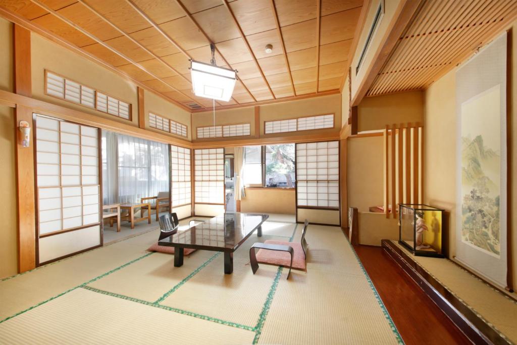 Shimobe Hotel ryokan Yamanashi Minobu 4