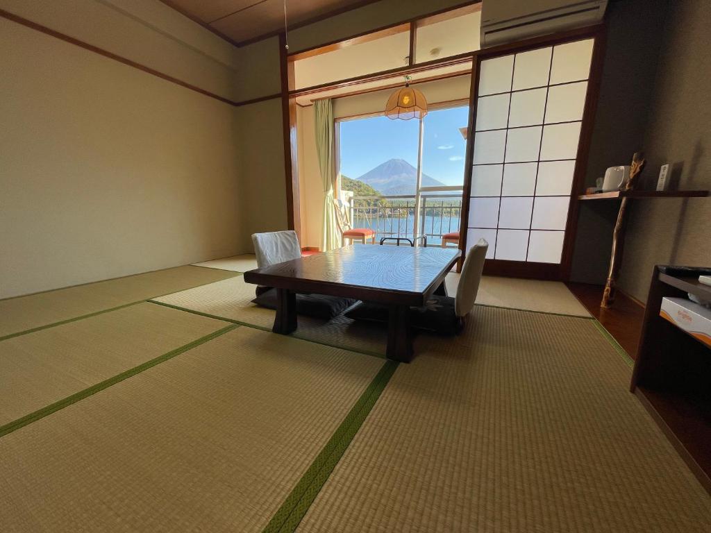 Shoji Lake Hotel ryokan Yamanashi Fujikawaguchiko 2