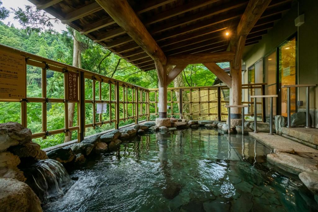 Yamanaka Onsen Hanatsubaki ryokan Ishikawa Kaga 3