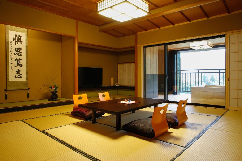 Yamanaka Onsen Hanatsubaki ryokan Ishikawa Kaga 4