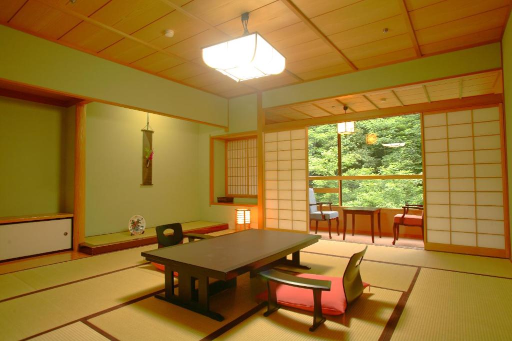 Yamanakaonsen Ohanami Kyubei ryokan Ishikawa Kaga 3