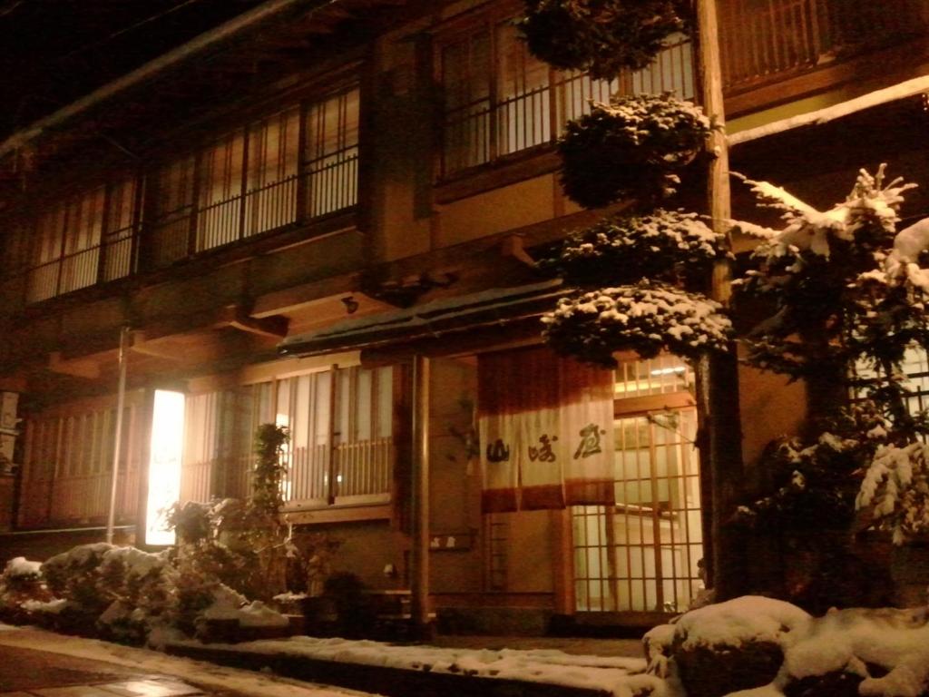 Yudanaka Onsen Yamazakiya ryokan Nagano Yamanouchi 3