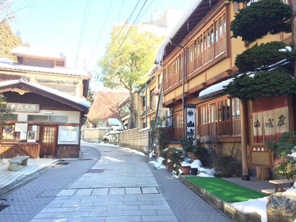 Yudanaka Onsen Yamazakiya ryokan Nagano Yamanouchi 4