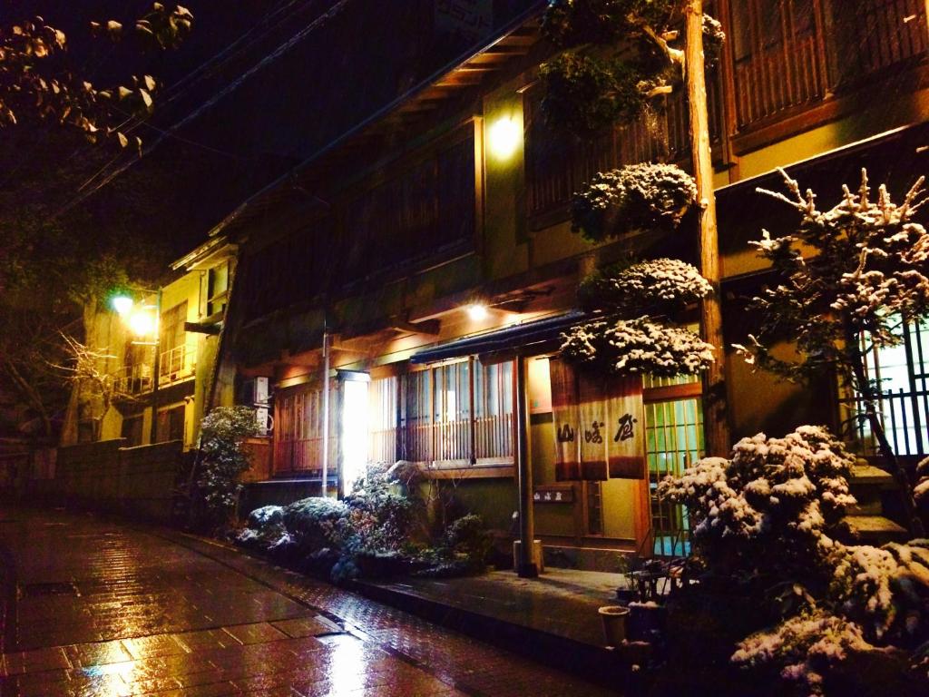 Yudanaka Onsen Yamazakiya ryokan Nagano Yamanouchi