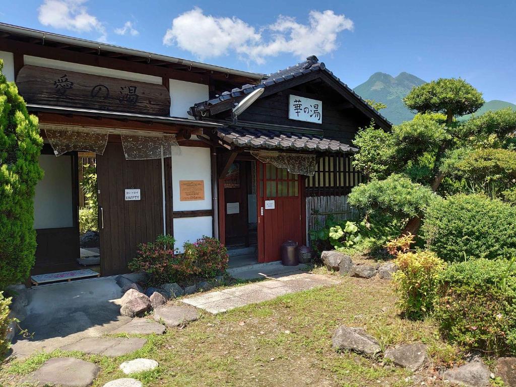 Yufuin Onsen Hasuwa Inn ryokan Oita Yufu 3