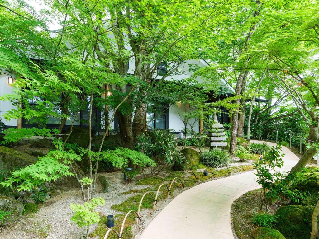 Yufuin Rakuyu ryokan Oita Yufu