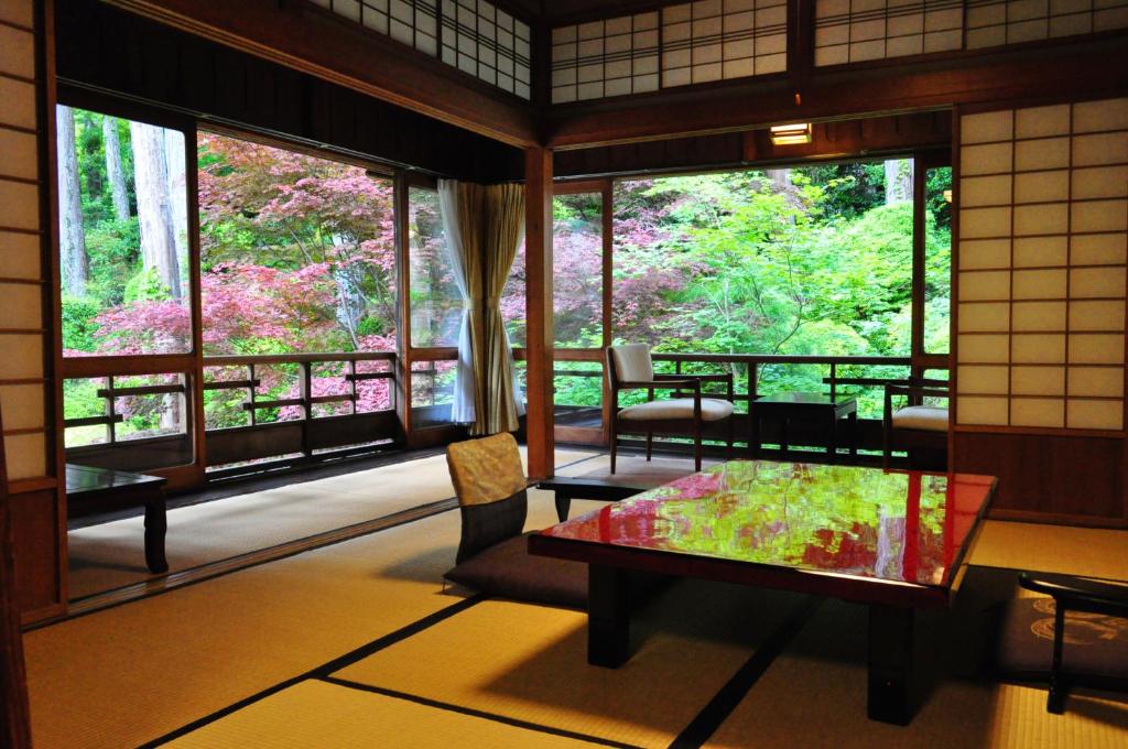 Yunoshimakan ryokan Gifu Gero 1